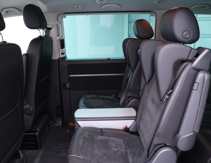 Volkswagen Multivan 15