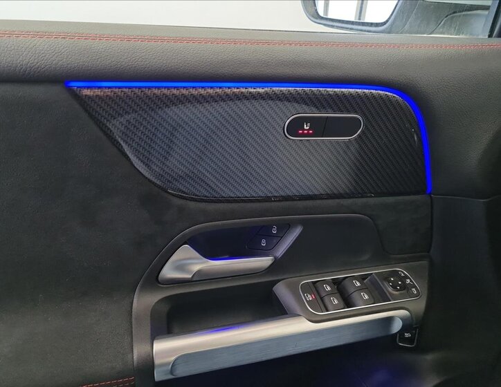 Mercedes-Benz GLB 12