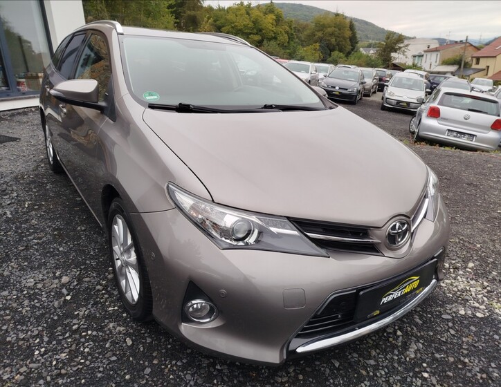 Toyota Auris 9