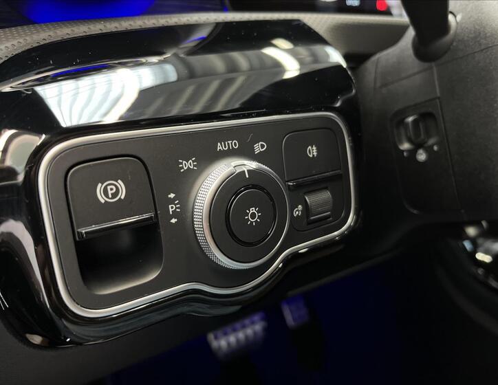 Mercedes-Benz CLA 11