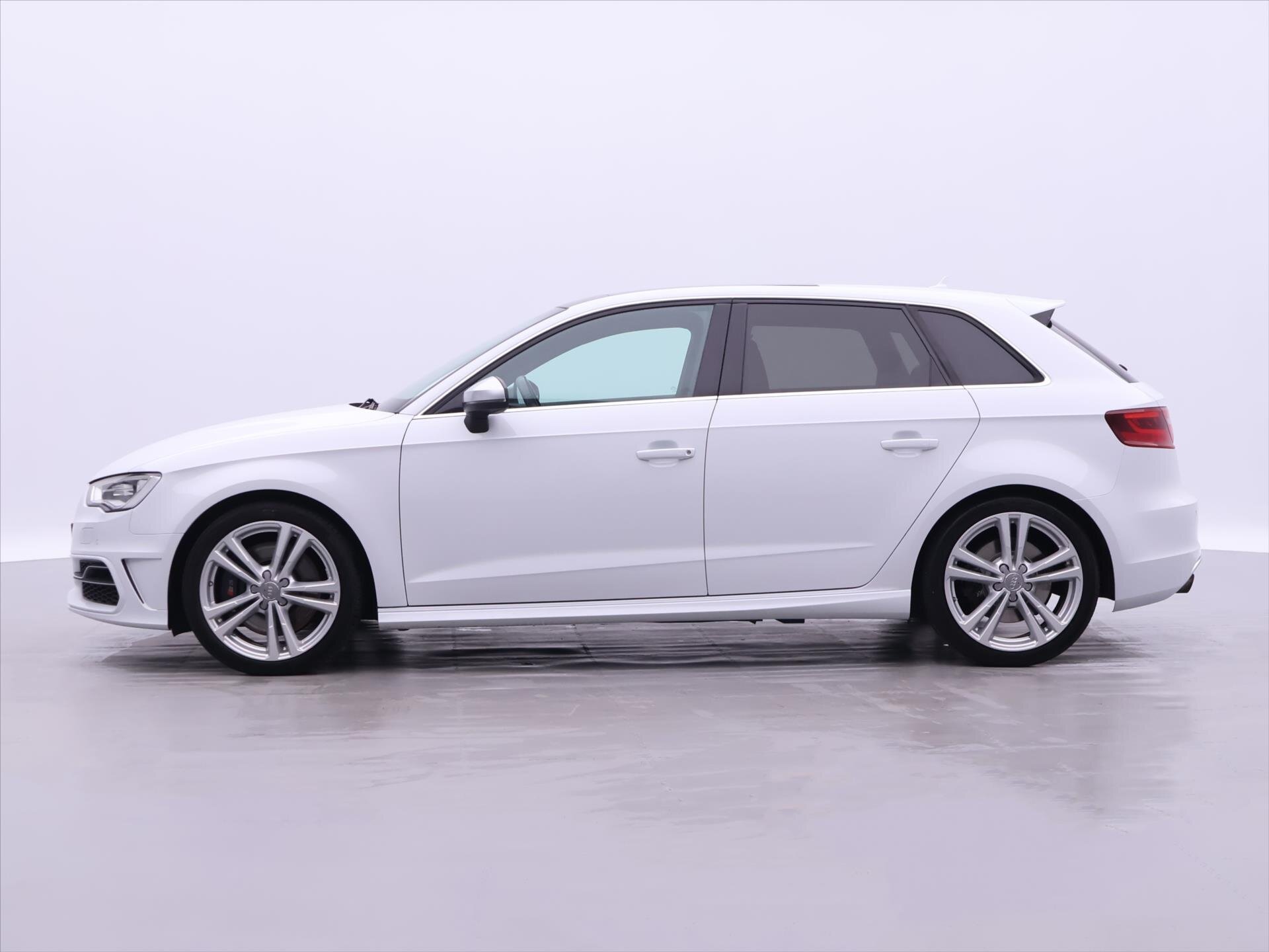 Audi S3 Hatchback 2,0 l 221 kw