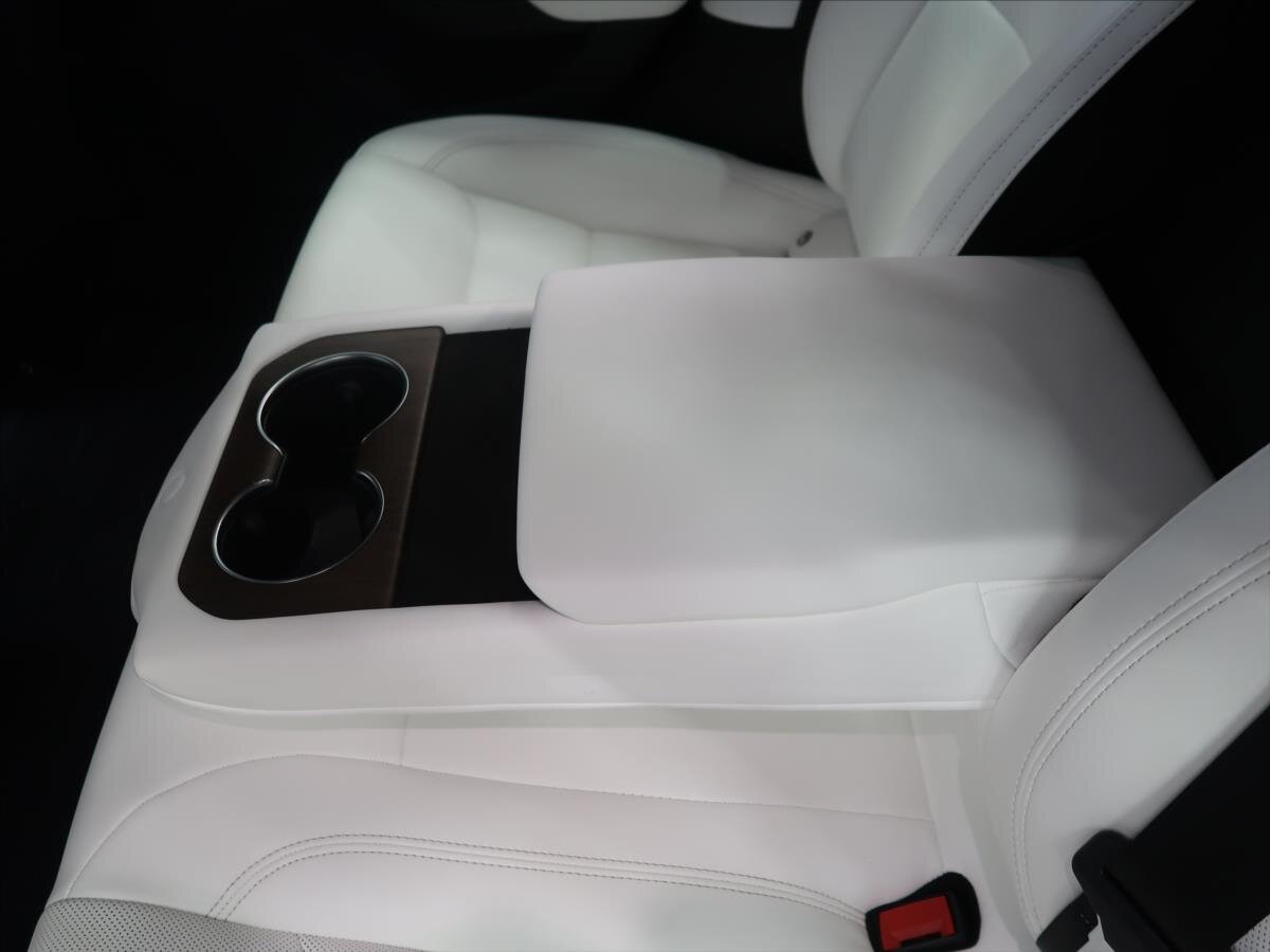 Tesla Model S Hatchback 0,0 493 kw