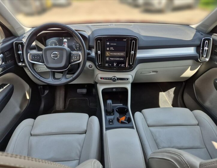 Volvo XC40 SUV / Terénní 2,0 l 145 kw