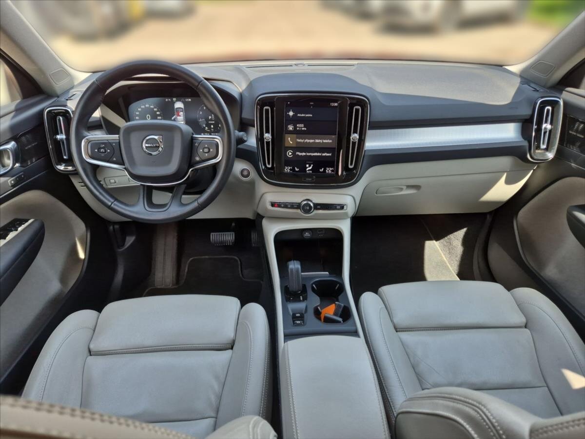 Volvo XC40 SUV / Terénní 2,0 l 145 kw