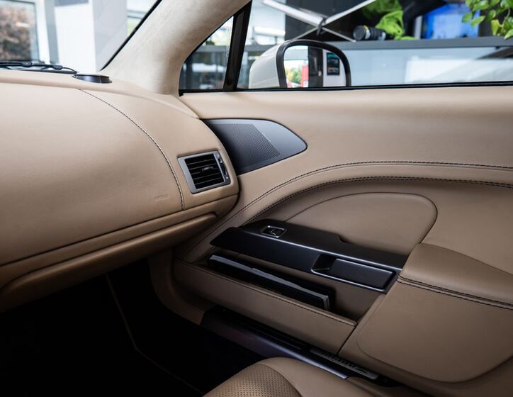 Aston Martin Rapide 16