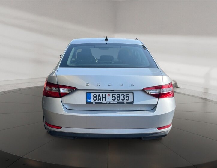 Škoda Superb Liftback 2,0 l 110 kw