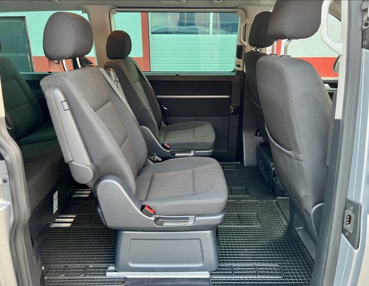 Volkswagen Multivan 17