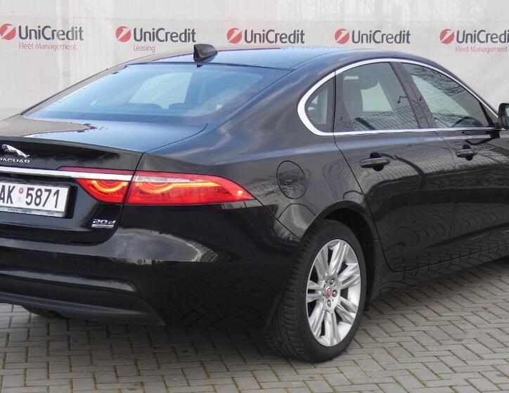 Jaguar XF 3