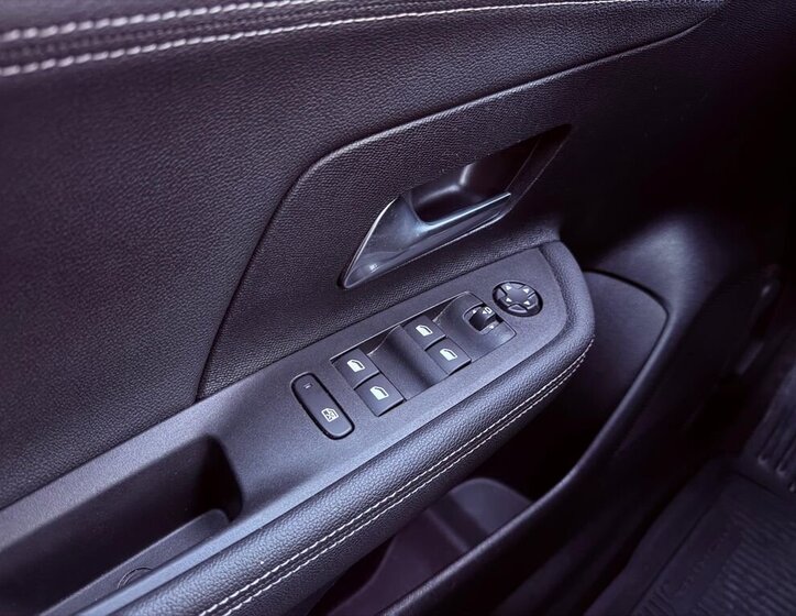 Opel Mokka SUV / Terénní 1,2 l 96 kw