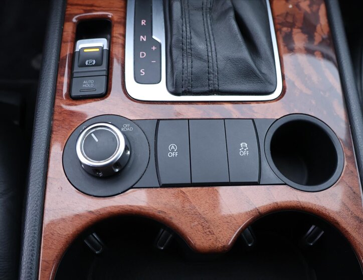 Volkswagen Touareg SUV / Terénní 3,0 l 180 kw