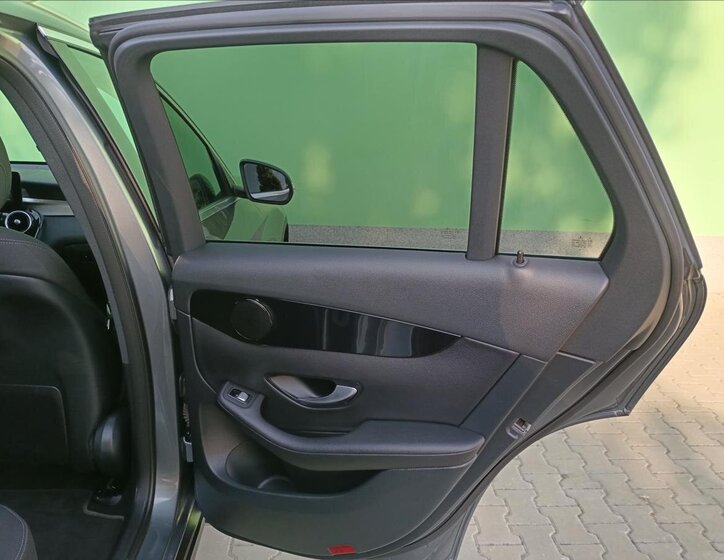 Mercedes-Benz GLC SUV 2,0 l 225 kw