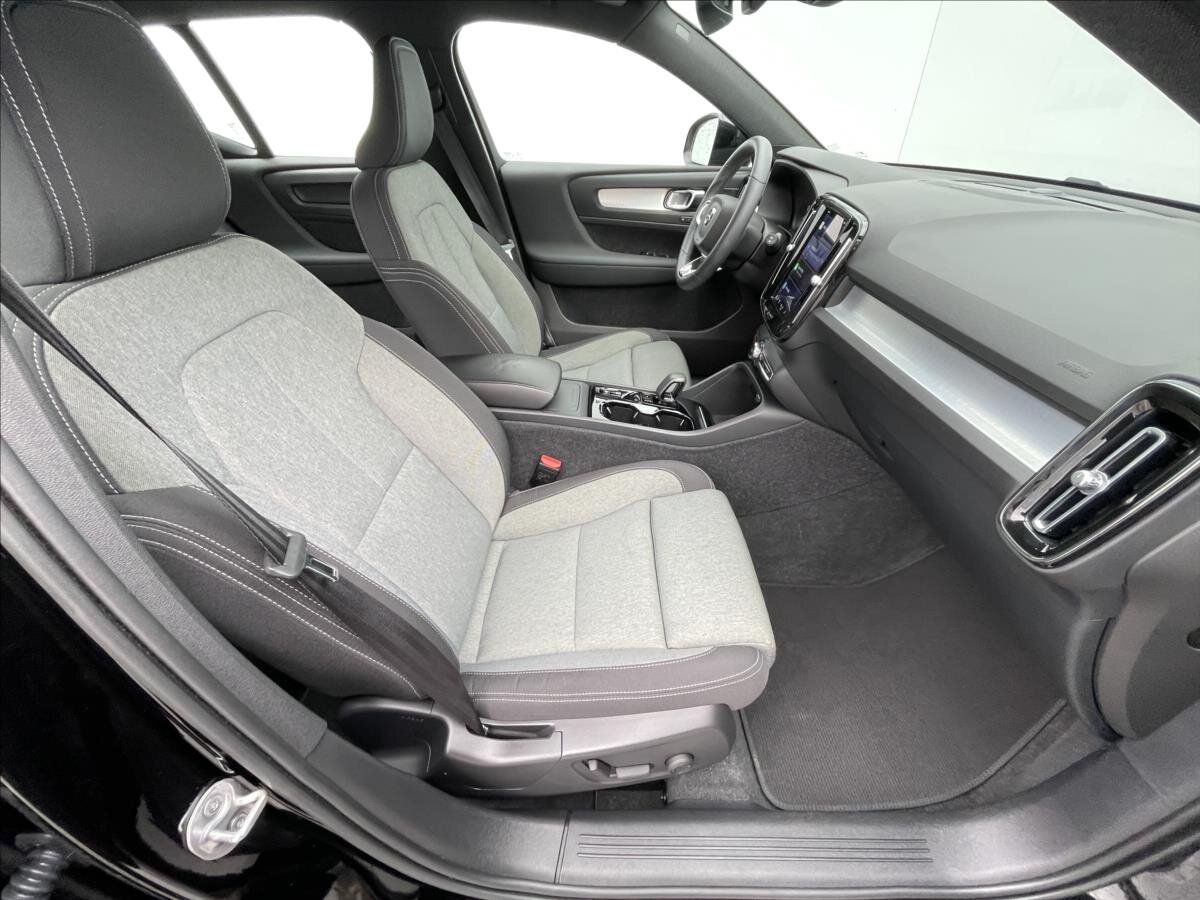 Volvo XC40 SUV / Terénní 2,0 l 145 kw