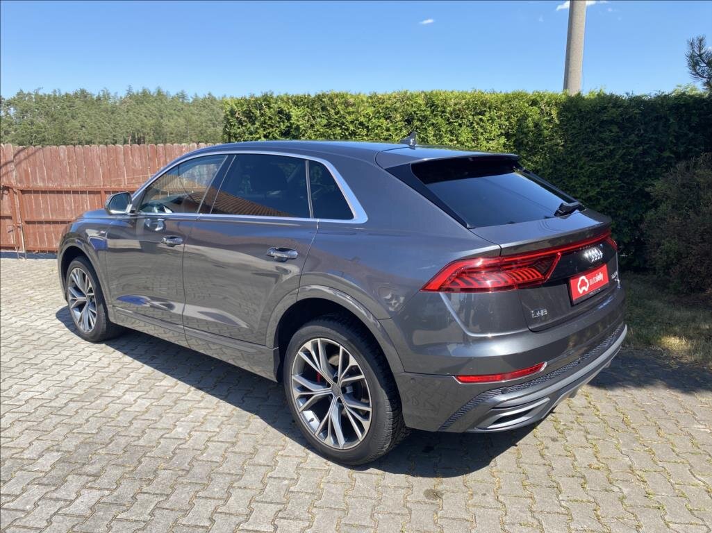 Audi Q8 SUV / Terénní 3,0 l 250 kw