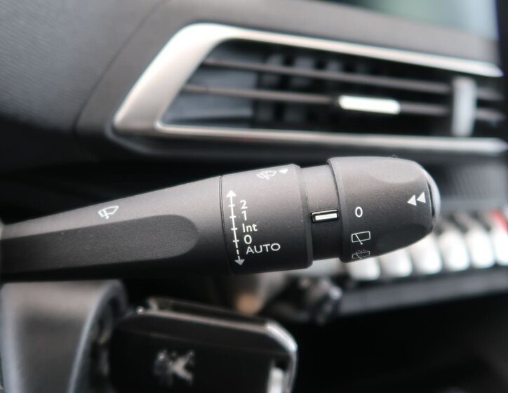 Peugeot 5008 SUV 1,2 l 96 kw