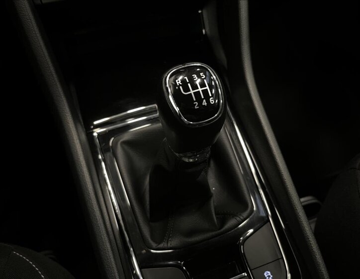 Škoda Karoq SUV 1,5 l 110 kw