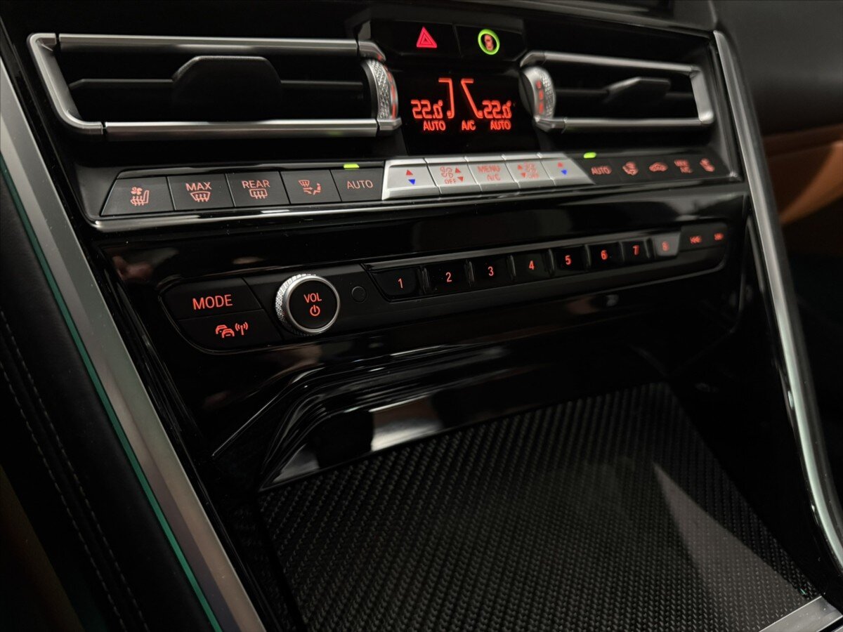 BMW Řada 8 Sedan / Limuzína 3,0 l 250 kw