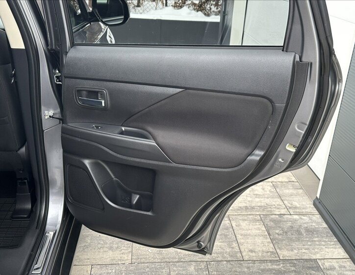 Mitsubishi Outlander SUV 2,0 l 110 kw