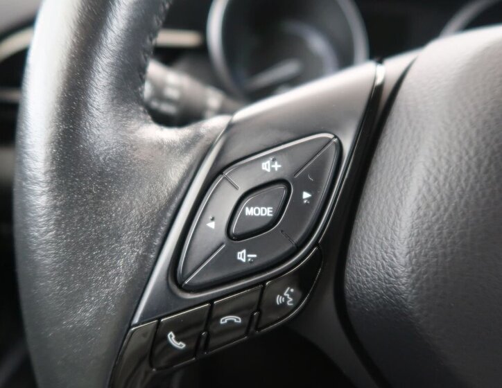 Toyota C-HR SUV / Terénní 1,8 l 72 kw