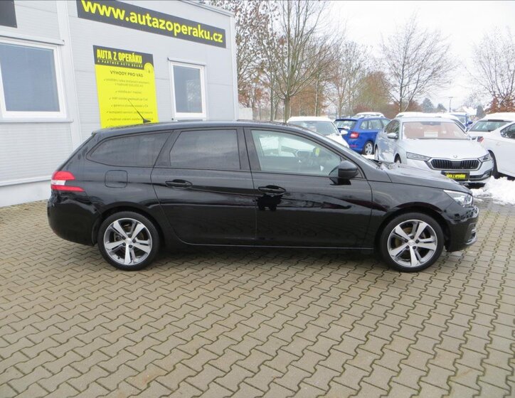Peugeot 308 Kombi 1,2 l 96 kw