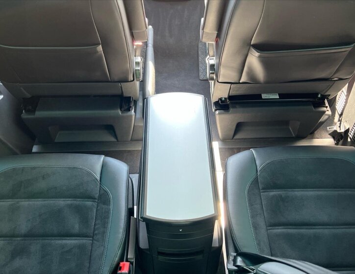 Volkswagen Multivan 27