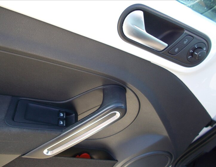 Volkswagen Beetle Hatchback 1,2 l 77 kw