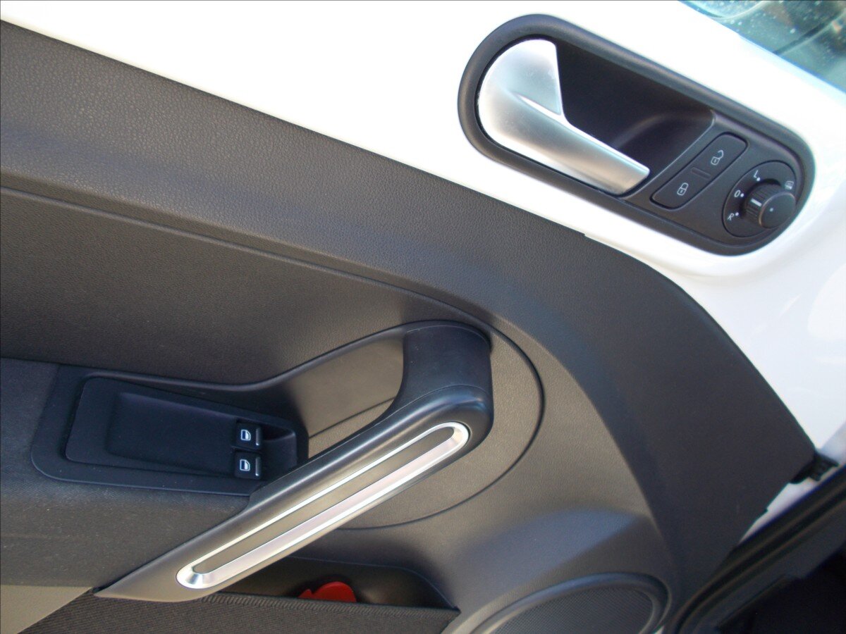 Volkswagen Beetle Hatchback 1,2 l 77 kw