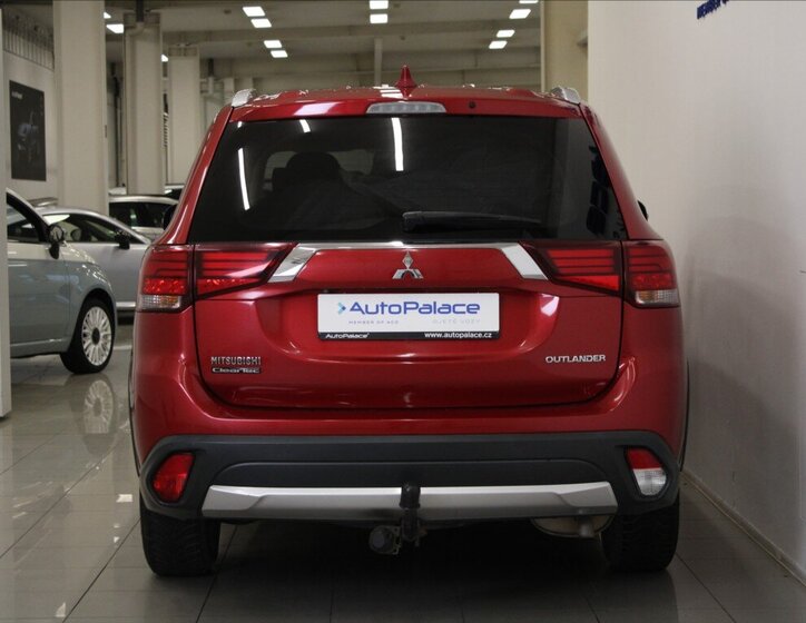 Mitsubishi Outlander SUV 2,0 l 110 kw