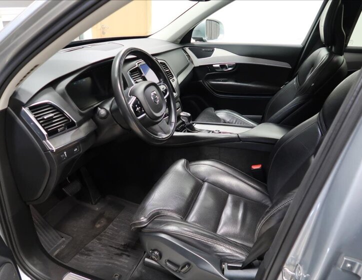 Volvo XC90 SUV 2,0 l 165 kw