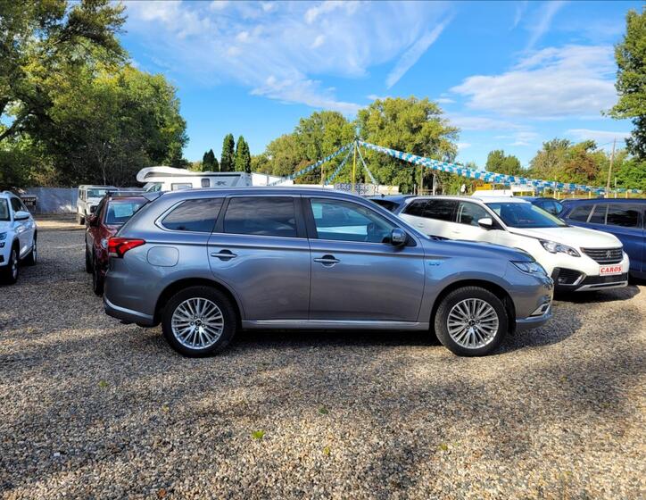 Mitsubishi Outlander 4