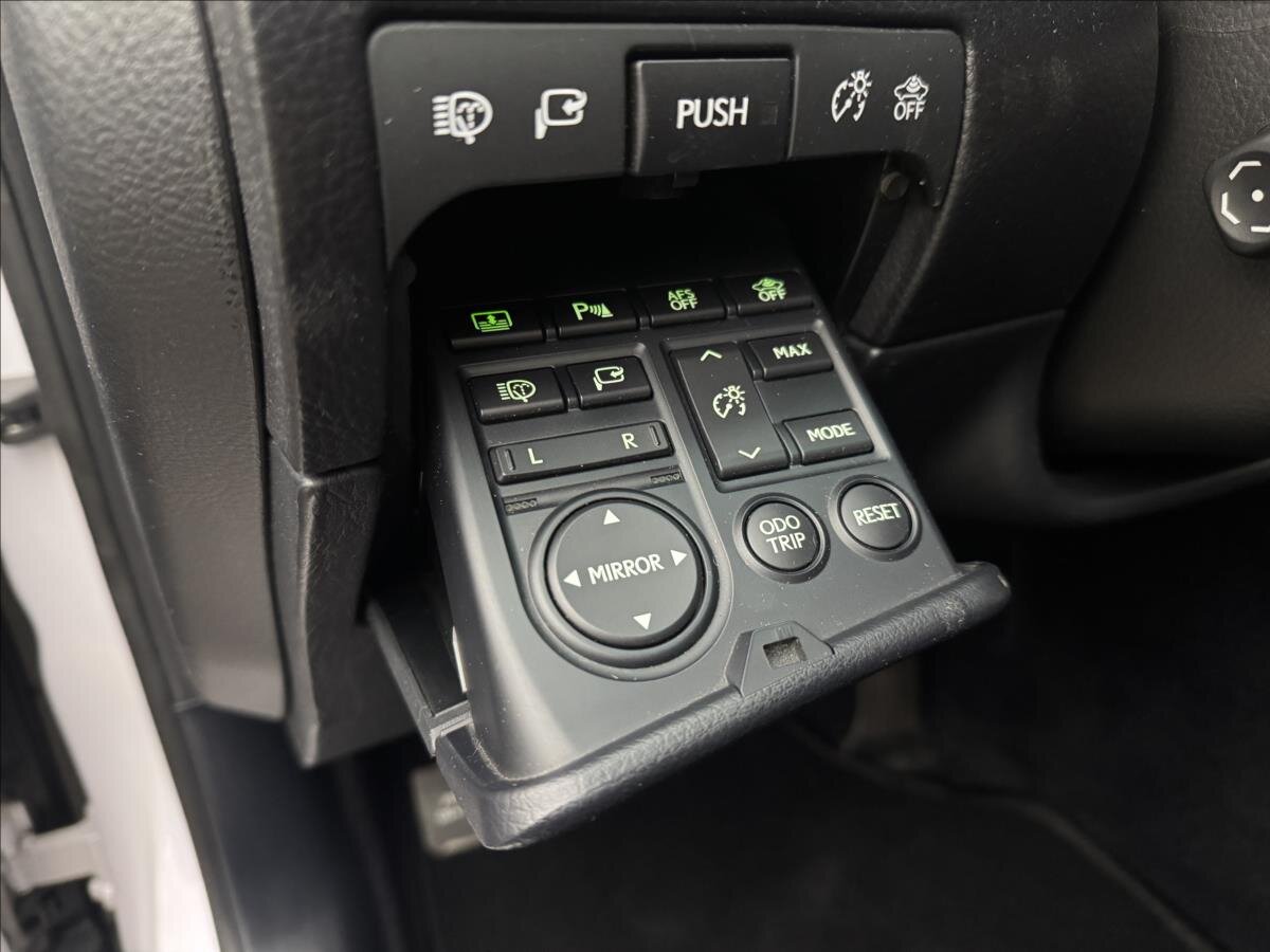 Lexus GS 300 Sedan / Limuzína 3,0 l 183 kw