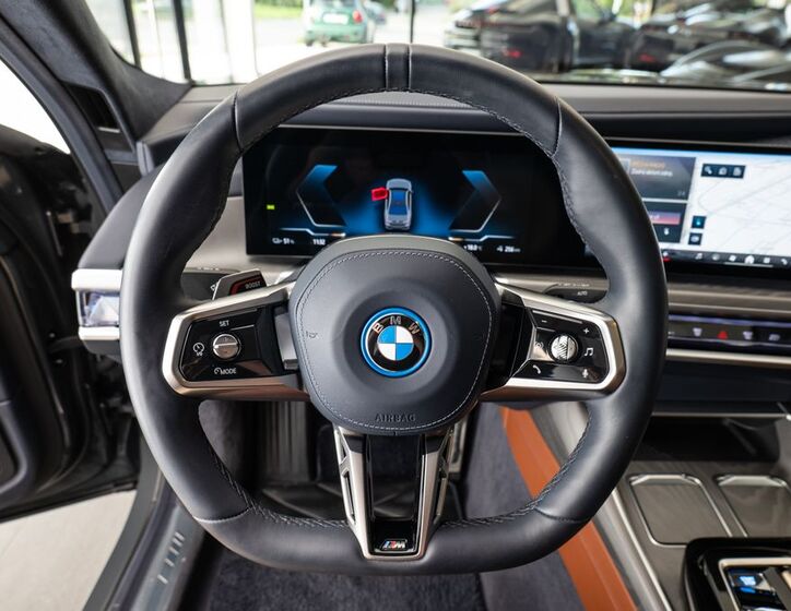 BMW i7 6