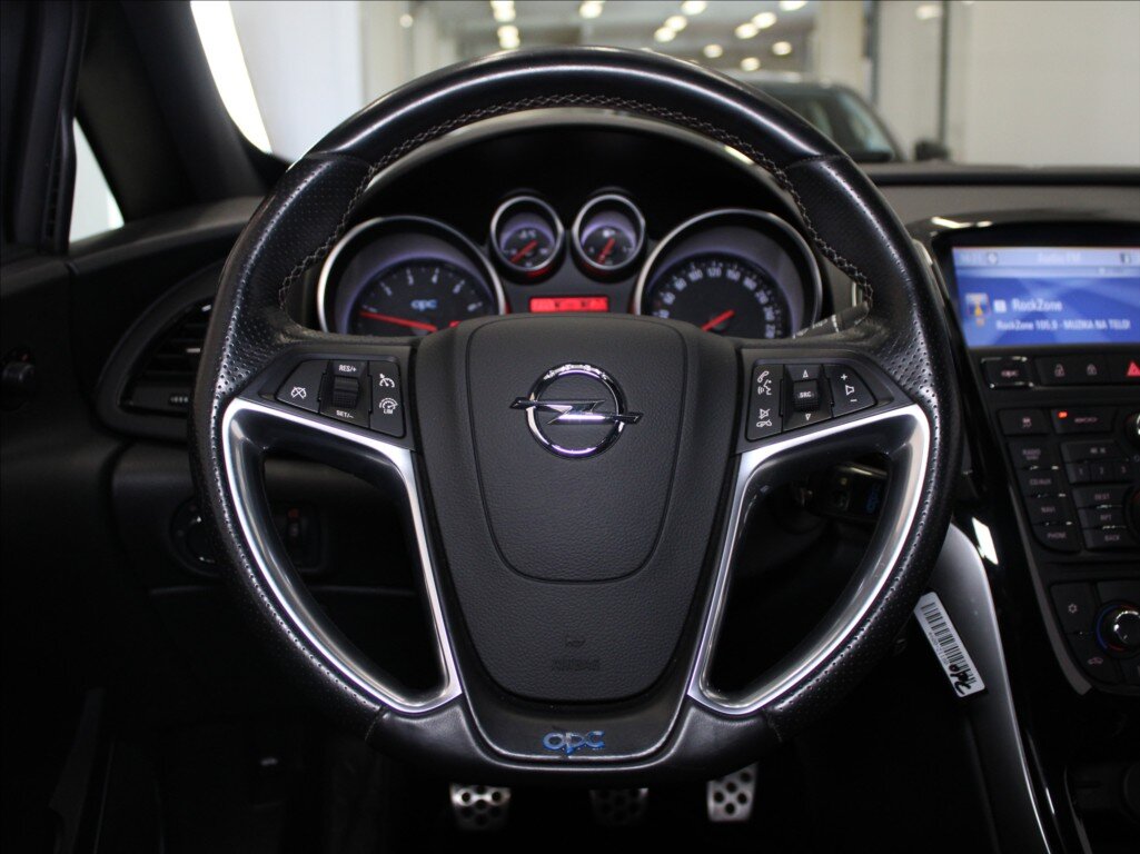 Opel Astra Hatchback 2,0 l 206 kw