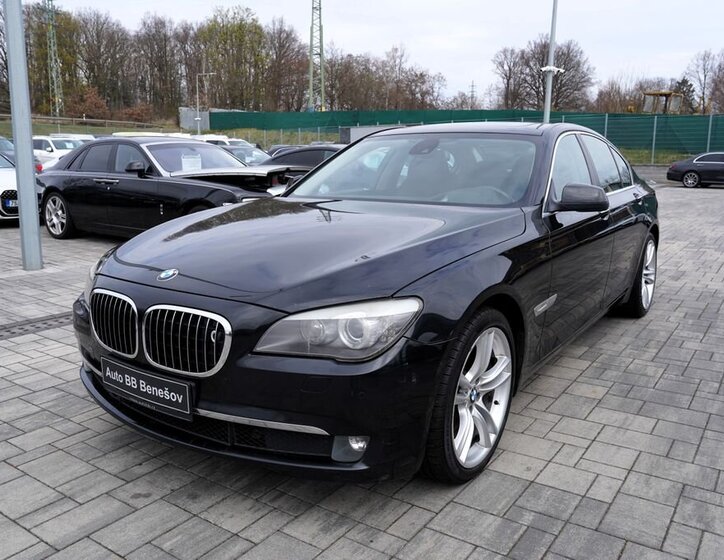 BMW Řada 7 Sedan / Limuzína 3,0 l 180 kw