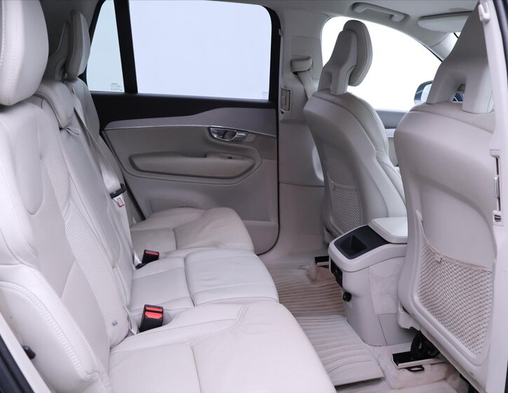 Volvo XC90 SUV / Terénní 2,0 l 165 kw