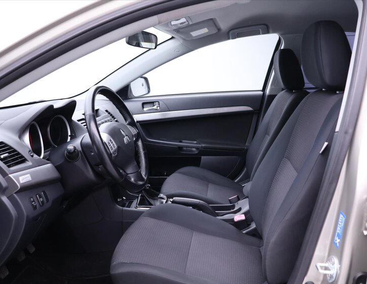 Mitsubishi Lancer 12