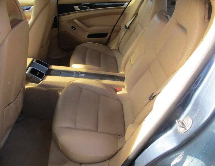 Porsche Panamera 8