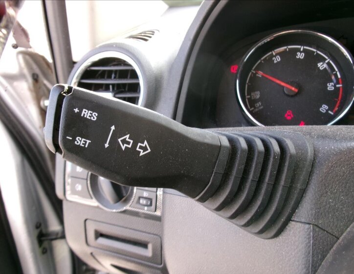 Opel Antara SUV / Terénní 2,2 l 120 kw