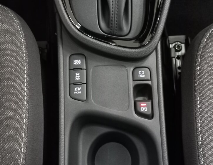 Toyota Yaris Cross CUV 1,5 l 68 kw