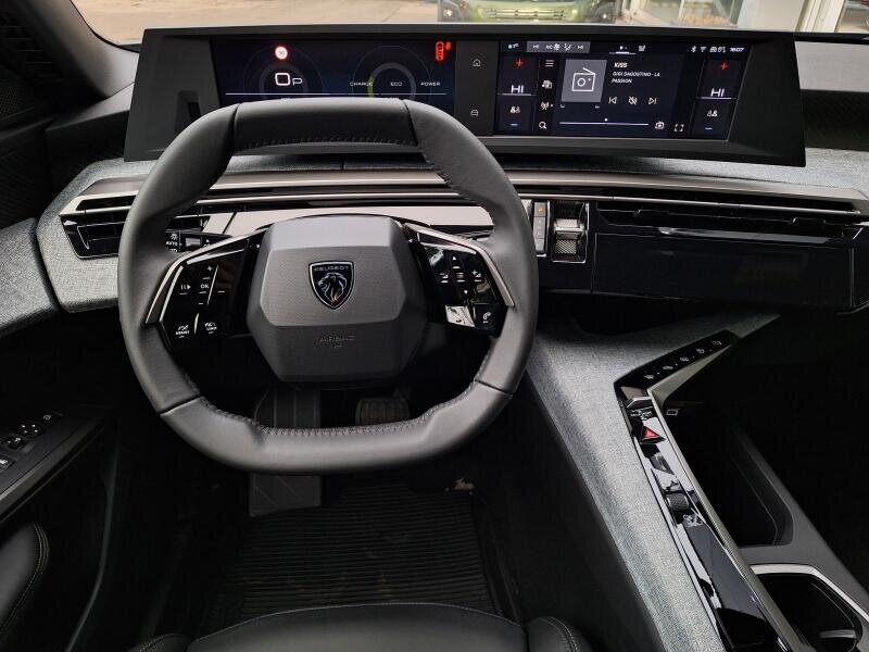 Peugeot 5008 SUV 1,2 l 107 kw