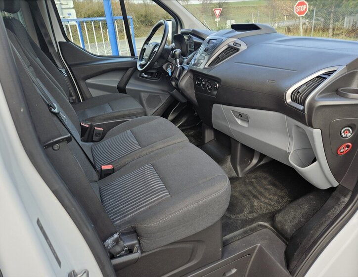 Ford Transit Custom 9