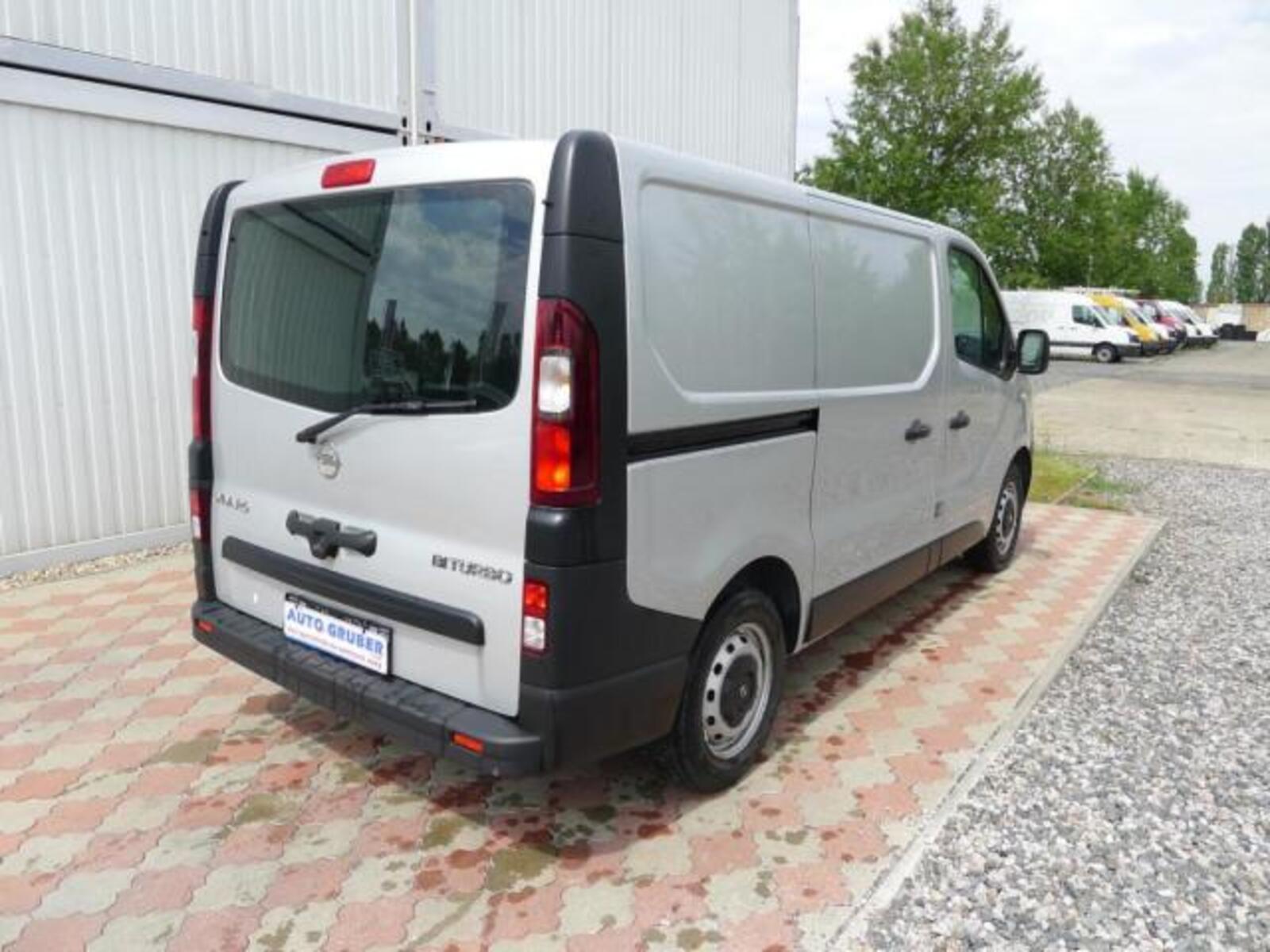 Renault Trafic 4