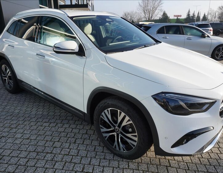 Mercedes-Benz GLA 1