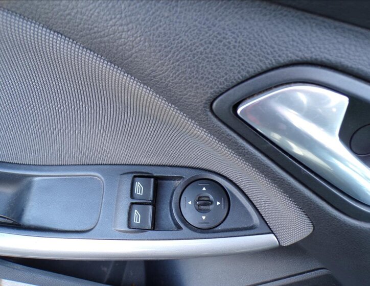 Ford Focus Kombi 998,0 92 kw