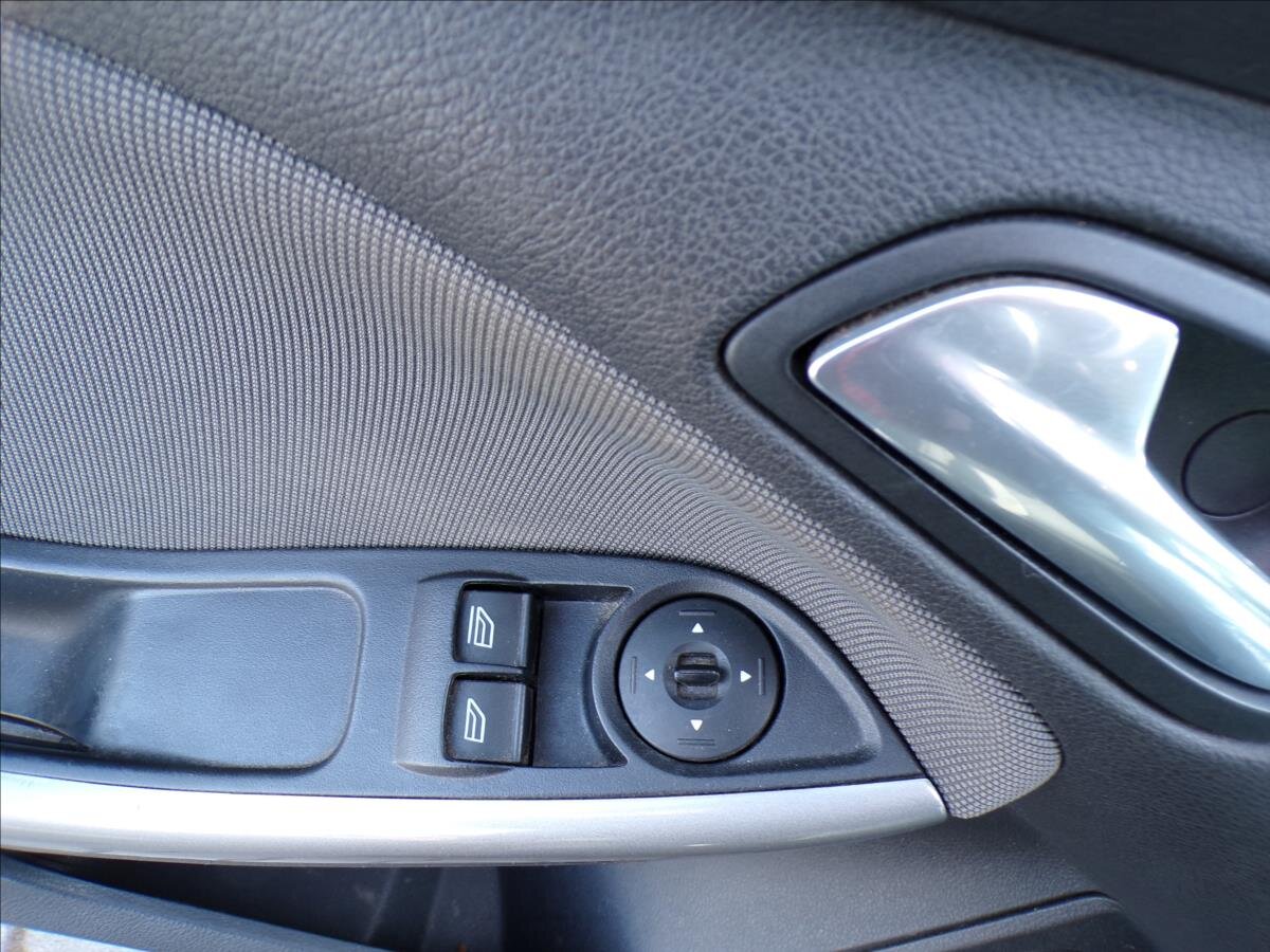 Ford Focus Kombi 998,0 92 kw