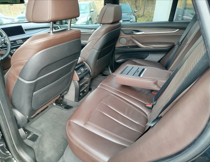 BMW X5 SUV 3,0 l 280 kw