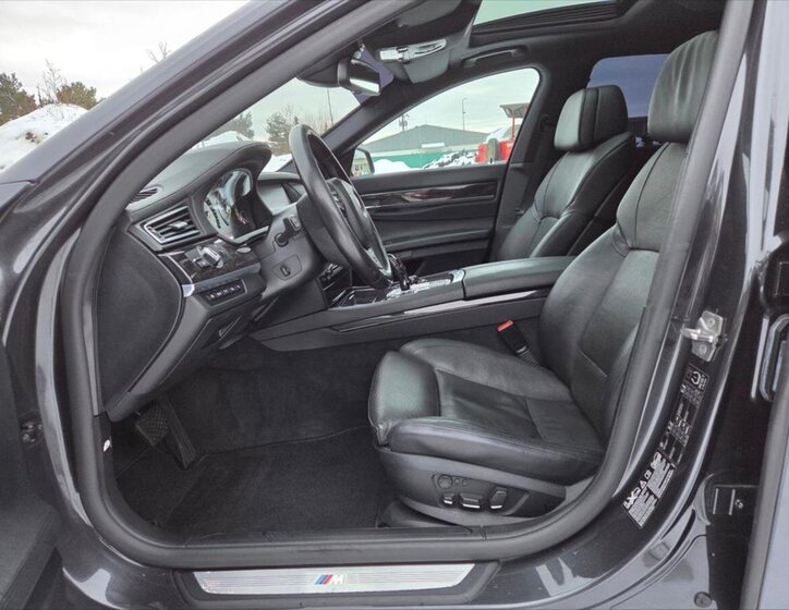 BMW Řada 7 Sedan / Limuzína 4,4 l 300 kw