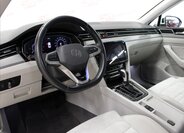 Volkswagen Passat 10