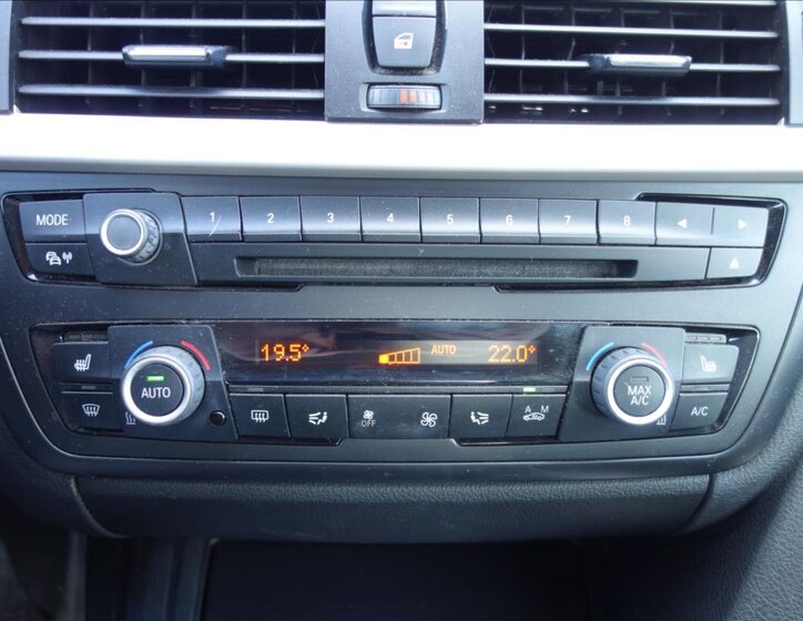 BMW Řada 3 Sedan / Limuzína 2,0 l 105 kw