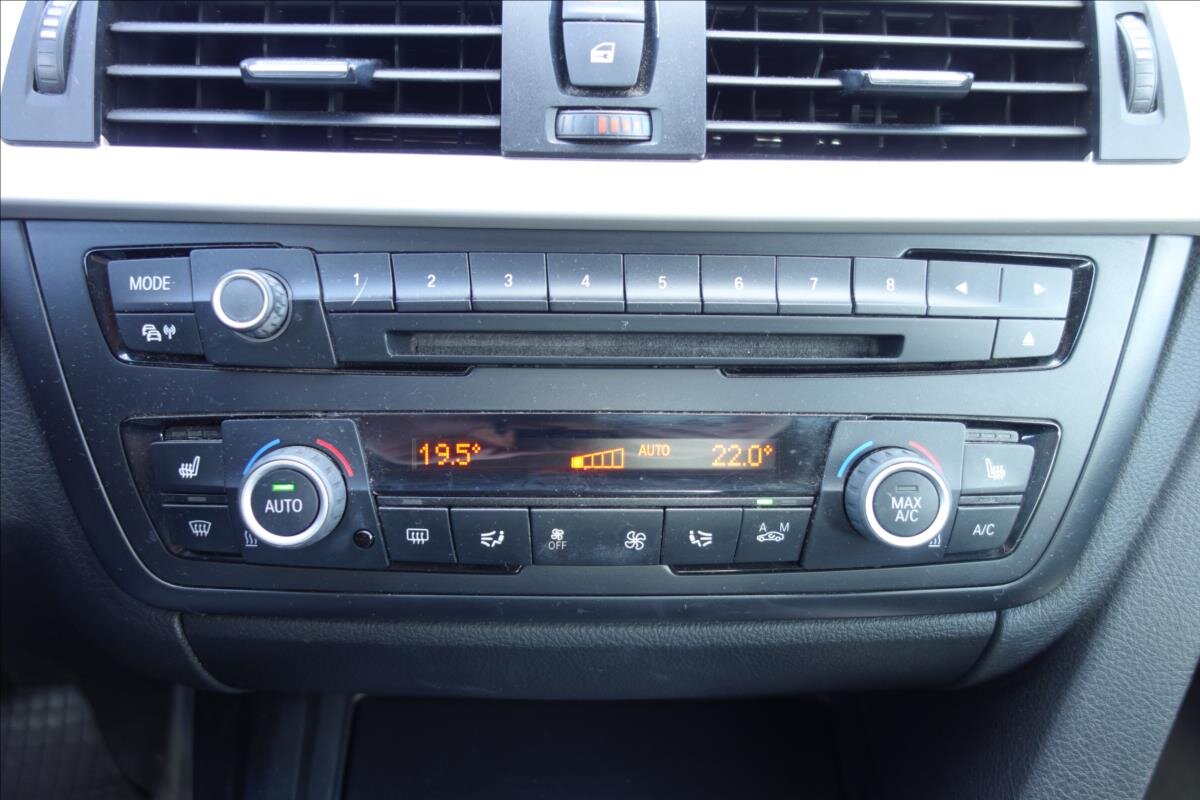 BMW Řada 3 Sedan / Limuzína 2,0 l 105 kw