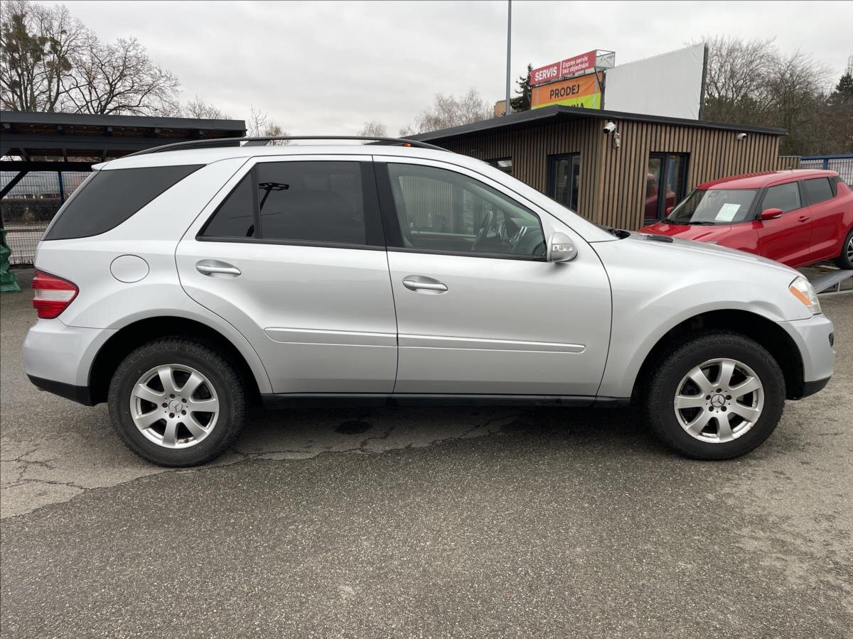 Mercedes-Benz Třídy M SUV / Terénní 3,5 l 200 kw